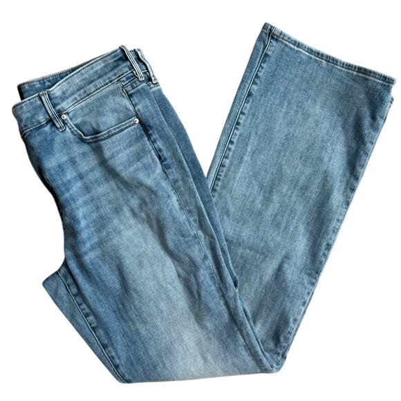 White House Black Market Plus Mid-Rise Everyday Soft Bootcut Jeans Blue Size 14 - Picture 13 of 14